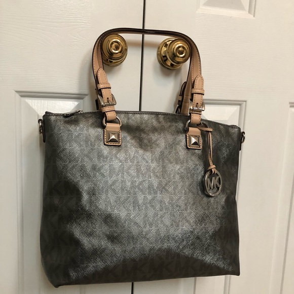 Michael Kors Handbags - Michael Kors multifunction satchel jet set